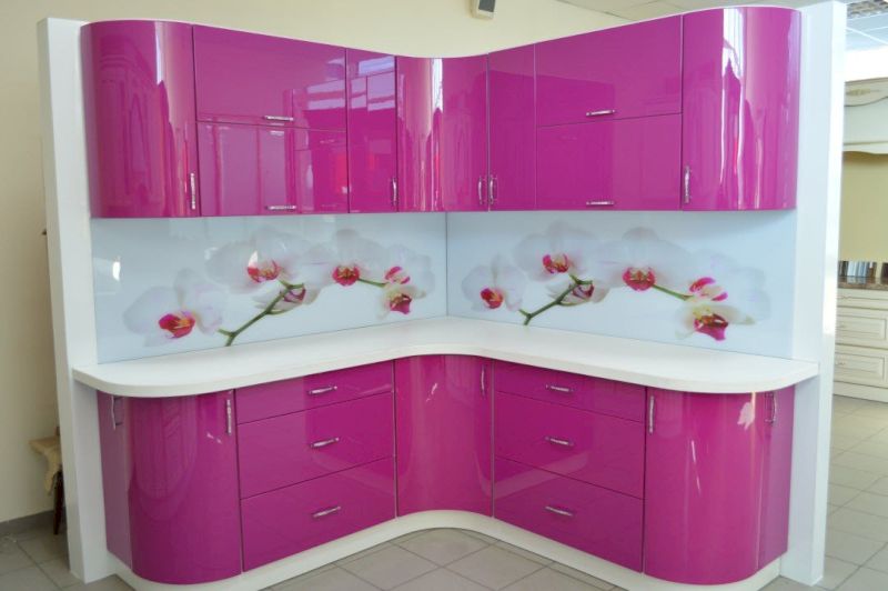 Глянцевая эмаль на кухне из МДФ