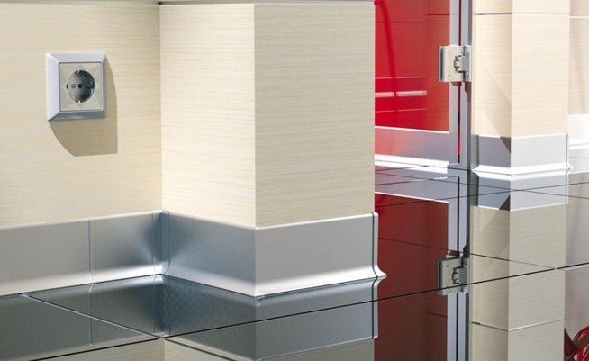 Плинтус для офиса