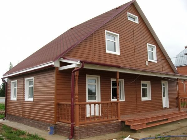 Отделка дома виниловым сайдингом