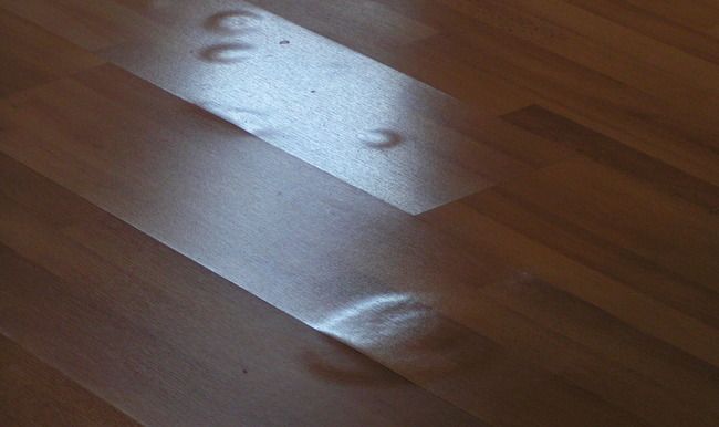 Дефекты ламината, вызванные повышенной влажностью