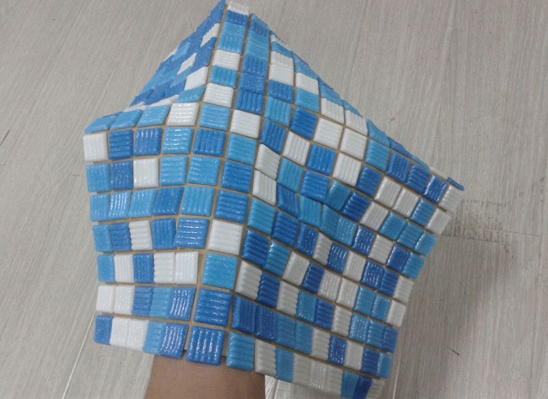 Мозаика на гибкой основе Мозаика на гибкой основе упрощает процесс монтажа плитки, что позволяет существенно сэкономить на нем