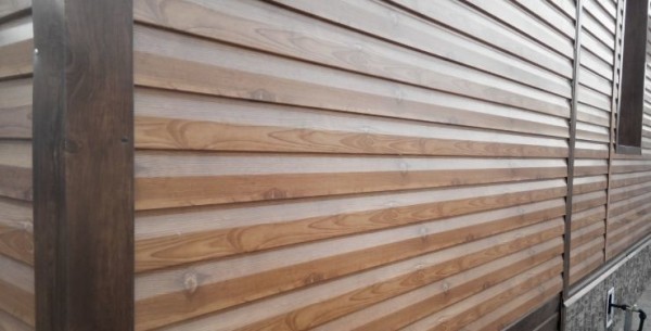 Металлосайдинг под дерево для отделки дома