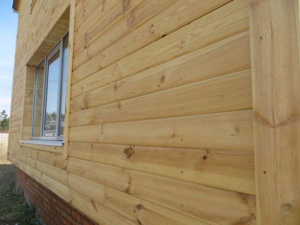 Дом после отделки сайдингом «Фальш-брус»