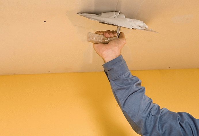 Штукатурка потолка Штукатурка - наиболее доступный и распространенный вариант отделки потолочной поверхности