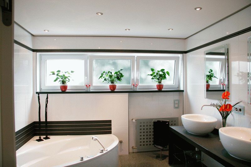 Крашенный потолок Крашенный потолок в ванной комнате