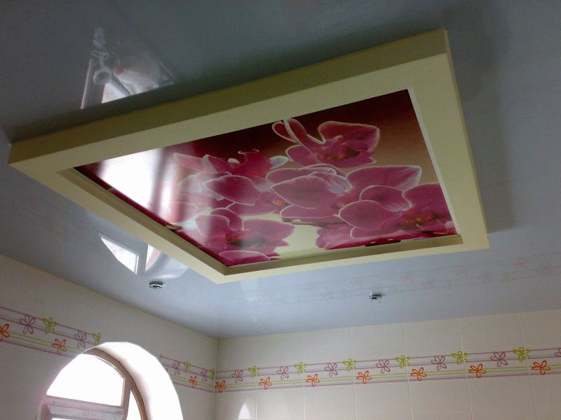Псевдовитраж на потолке Псевдовитраж на потолке в ванной