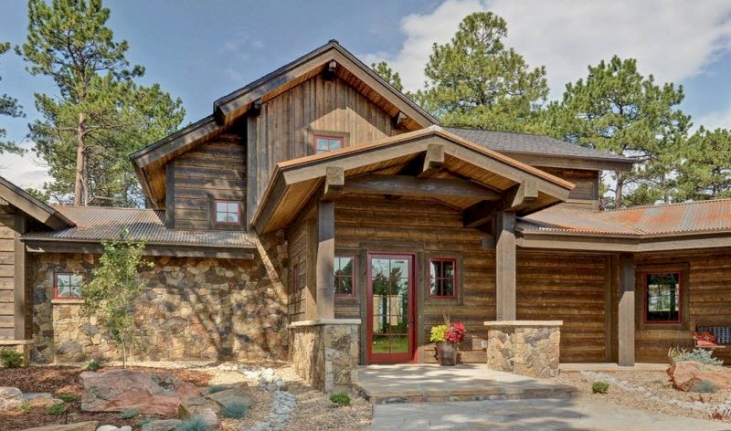 Натуральное бревно в деревенском стиле