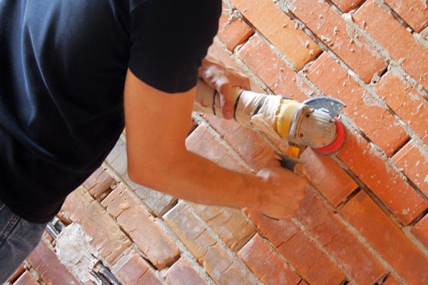 Стартовая зачистка кирпича