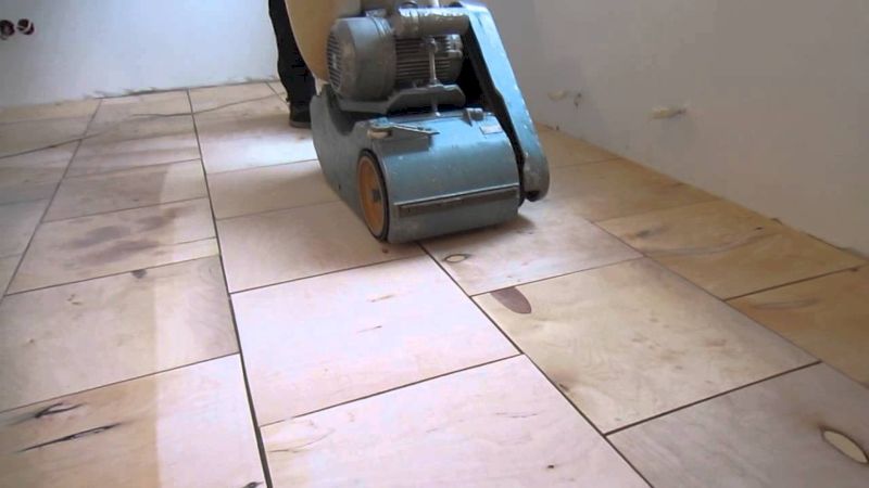 Финишное выравнивание фанерного пола