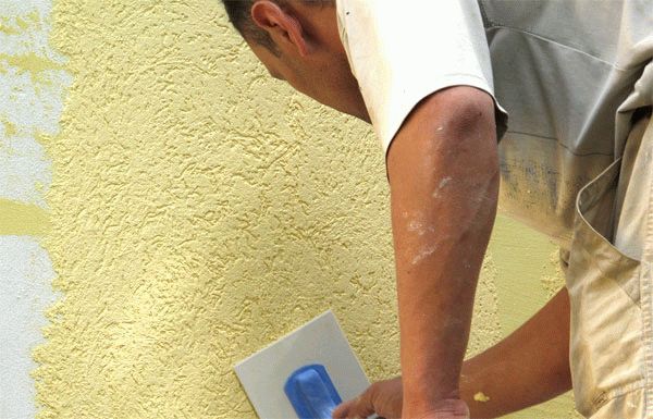 Нанесение декоративной штукатурки Нанесение декоративной штукатурки