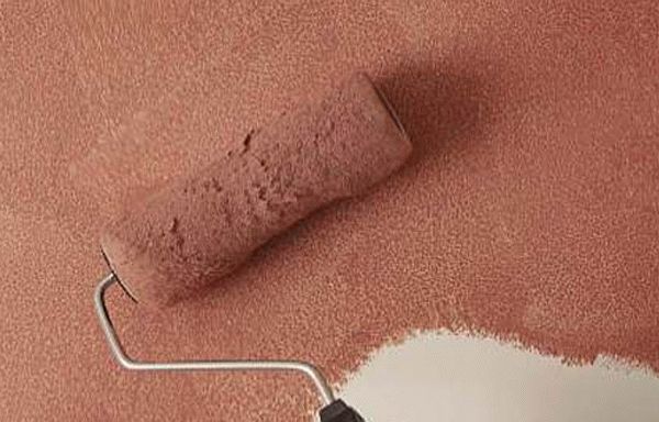 Нанесение бетоноконтакта Бетоноконтакт наносится при помощи валика или кисти