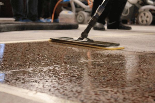 Пропитка бетона Перед нанесением грунта бетонный пол необходимо обработать пропиткой