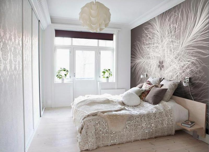 Фотообои в спальне Бумажные фотообои бывают однослойные, двухслойные и двухслойные симплекс, последний вид считается наиболее качественным: во время нанесения на стену полотно не растягивается и не меняет своих размеров