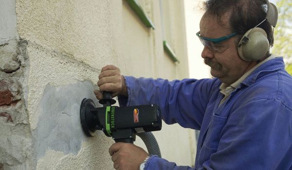 Удаление старого покрытия со стен Удаление старого покрытия со стен