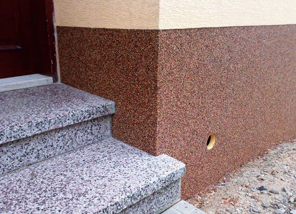 Отделка фасада здания мозаичной штукатуркой Отделка фасада здания мозаичной штукатуркой