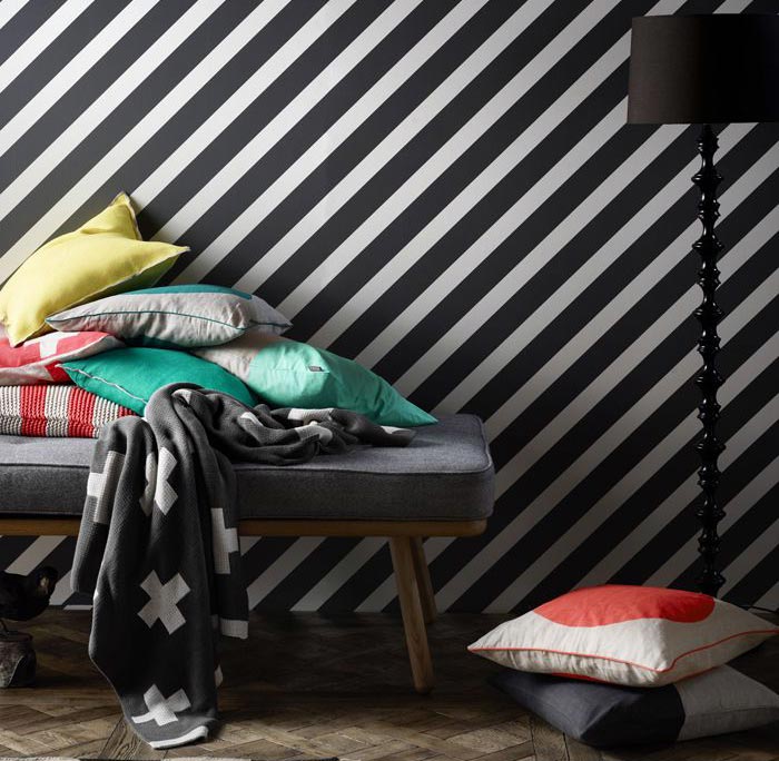 Полосатые обои Обои с диагональной черно-белой полоской