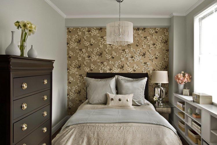 Оформление спальни Акцент на стене у изголовья кровати