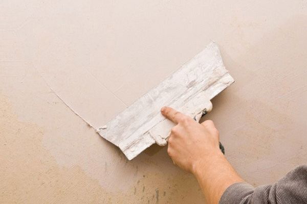 Использование шпателя для шпатлевания Использование шпателя для шпатлевания