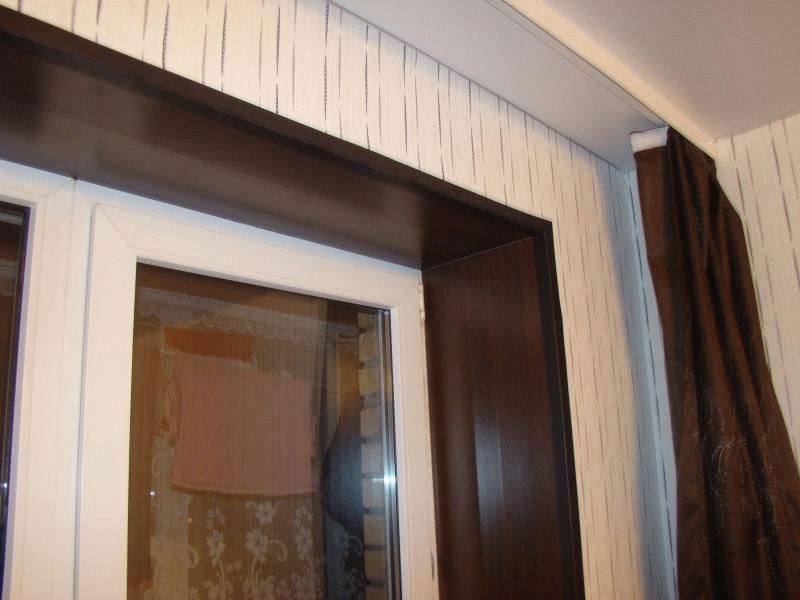 Функции оконных откосов Оконные откосы играют не только декоративную роль, но и выполняют защитную функцию