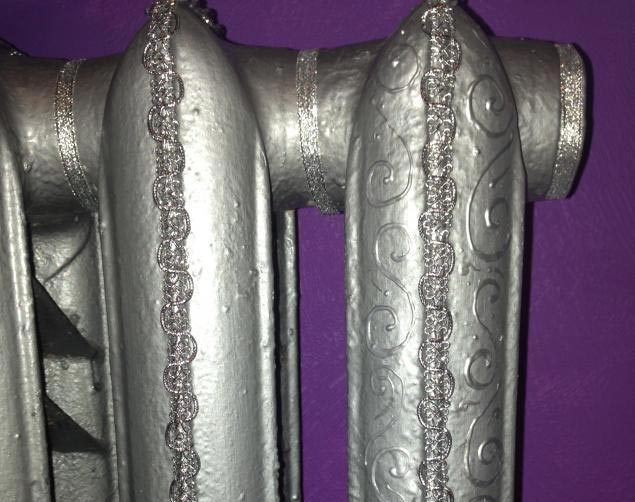 Радиатор, покрашенный серебрянкой Радиатор, покрашенный серебрянкой