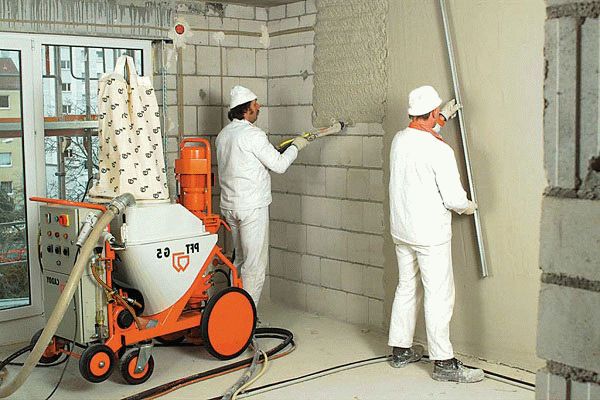 Штукатурка механизированным способом Благодаря высокой скорости проведения работ, штукатурку машинным способом целесообразно выполнять на больших площадях