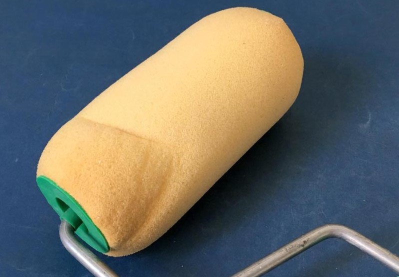 Поролоновый валик Поролоновый малярный валик является одним из самых дешевых, и требует определенного опыта работы