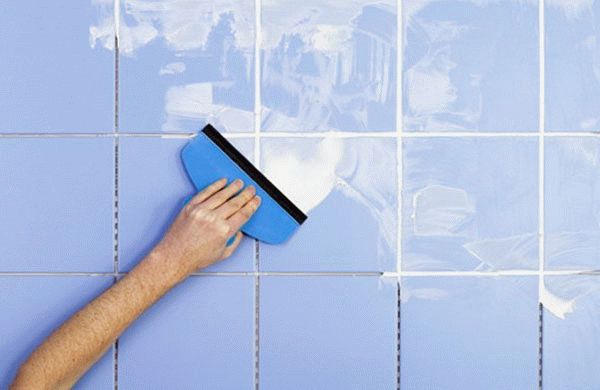 Нанесение затирки Не стоит экономить при выборе затирки, поскольку этот маленький завершающий штрих может испортить желаемый конечный результат