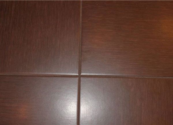 Темный тон затирки Темный тон затирки позволит более длительный период сохранить первоначальный вид швов