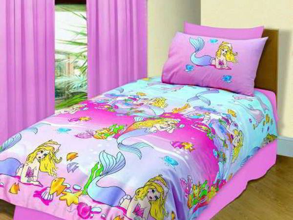 Фото: полуторное одеяло на кровати